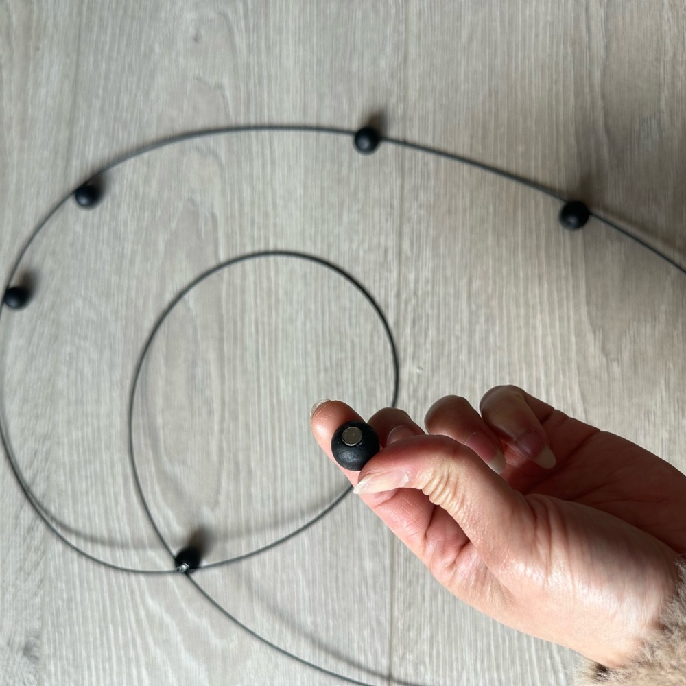 Weighted Magnetic Photo Clip String - Picture 1 of 3